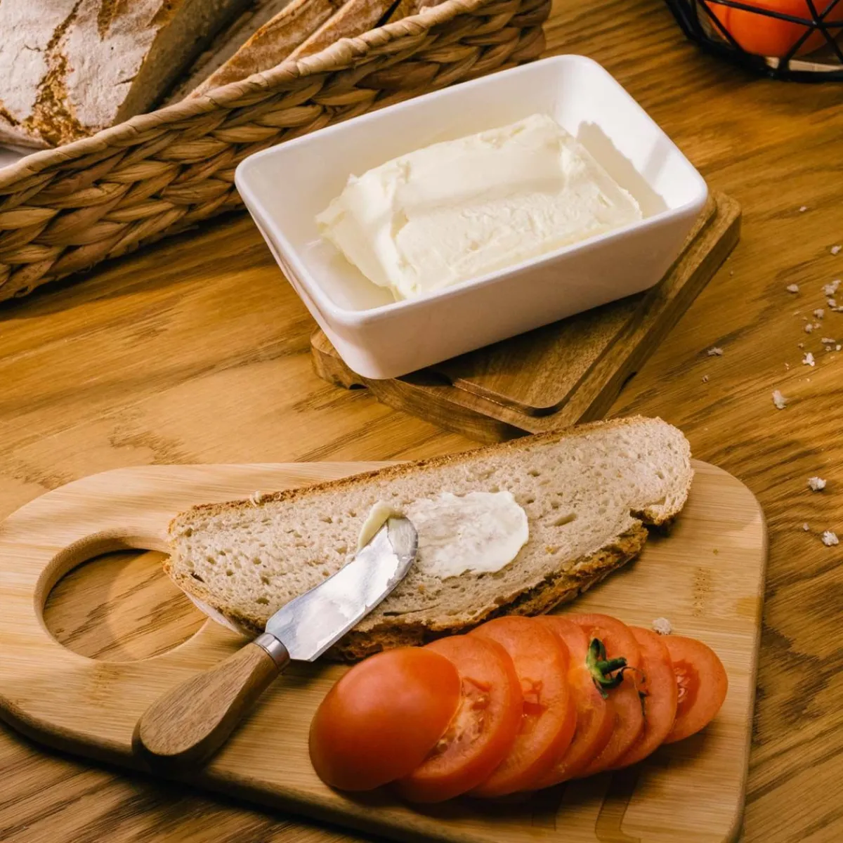 HOMLA Maselniczka Mooka Porcelanowa Z Nozykiem I Akacjowa Pokrywka Biala 11X16 Cm Bialy Sale