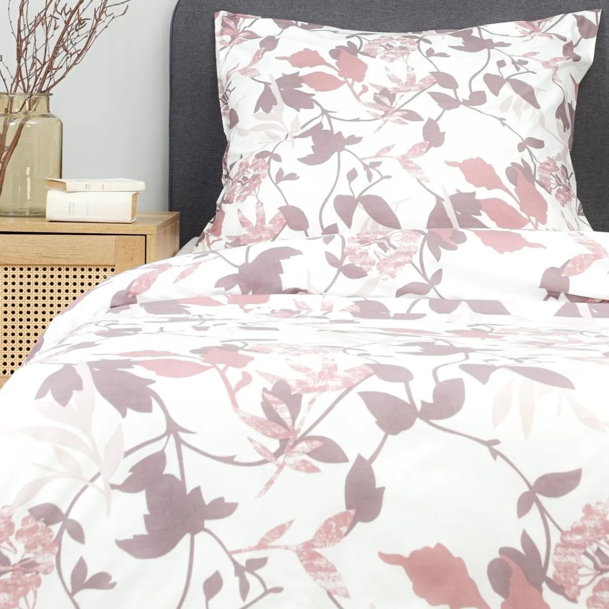 HOMLA Pościel Rosa Z Mikrofibry W Rozowe Liscie 200X220 Cm Rozowy